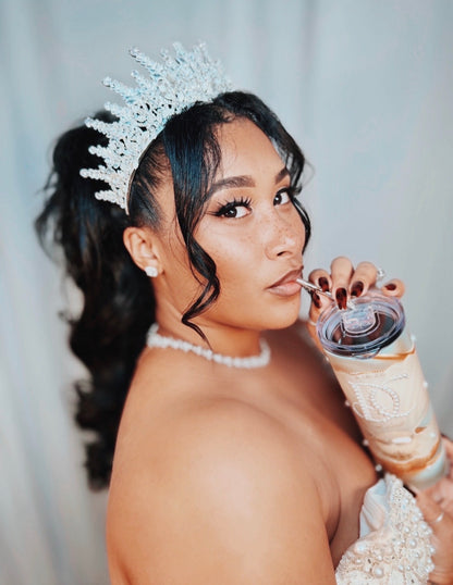 MoniQ Bride